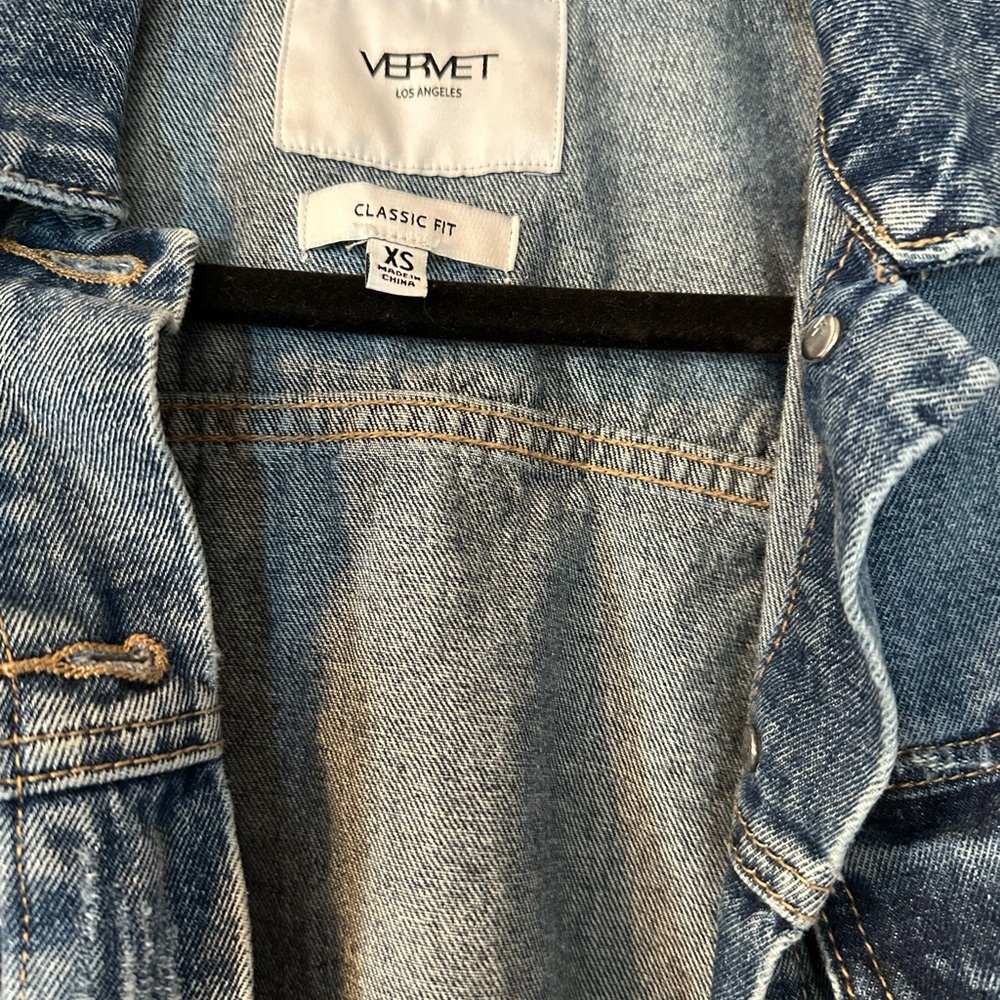 Vervet Women's Distressed Denim Jacket - Picture 3 of 7
